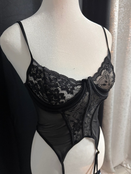 NWT Mapale Sheer Black Lace Underwire Corset with Garter Straps - Picture 2 of 6